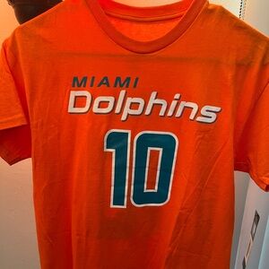 Tyreek Hill Miami Dolphins #10 youth T-shirt size large. BRAND NEW with tags